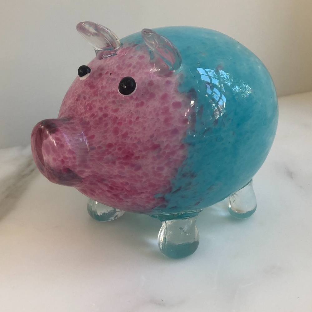 Glass pig!  Too cute!!